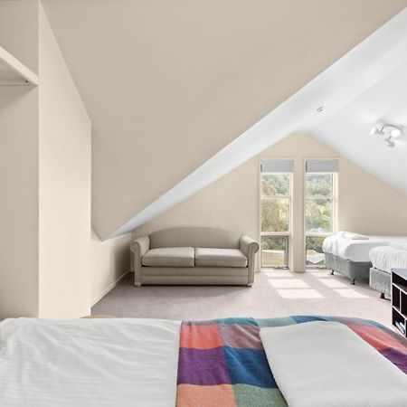 Village Green 2 Bedroom Loft Townhouse With Views Fireplace And Garage Parking Thredbo Buitenkant foto