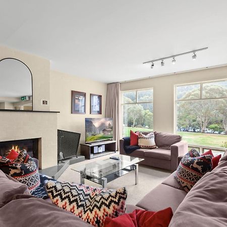 Village Green 2 Bedroom Loft Townhouse With Views Fireplace And Garage Parking Thredbo Buitenkant foto