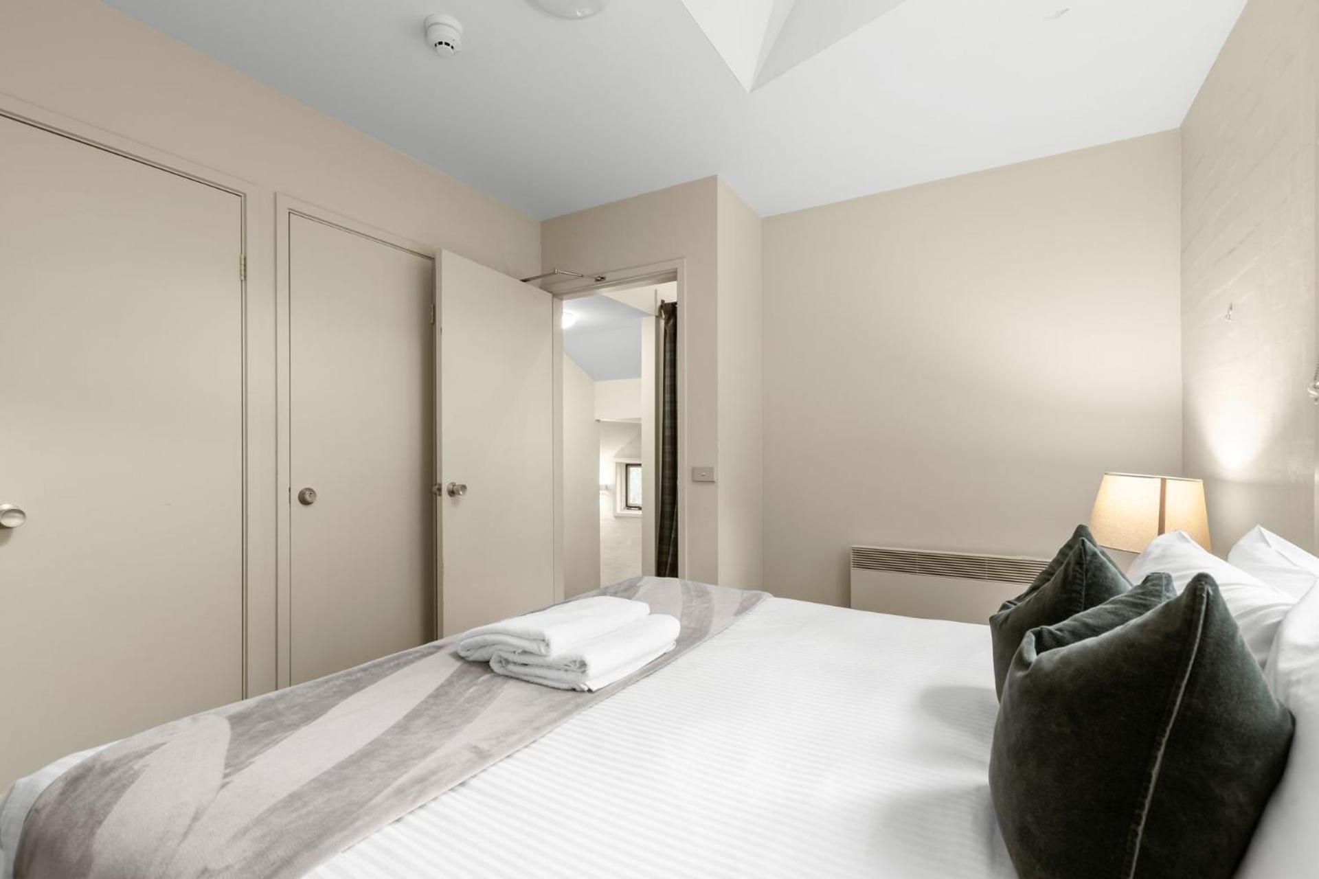 Village Green 2 Bedroom Loft Townhouse With Views Fireplace And Garage Parking Thredbo Buitenkant foto