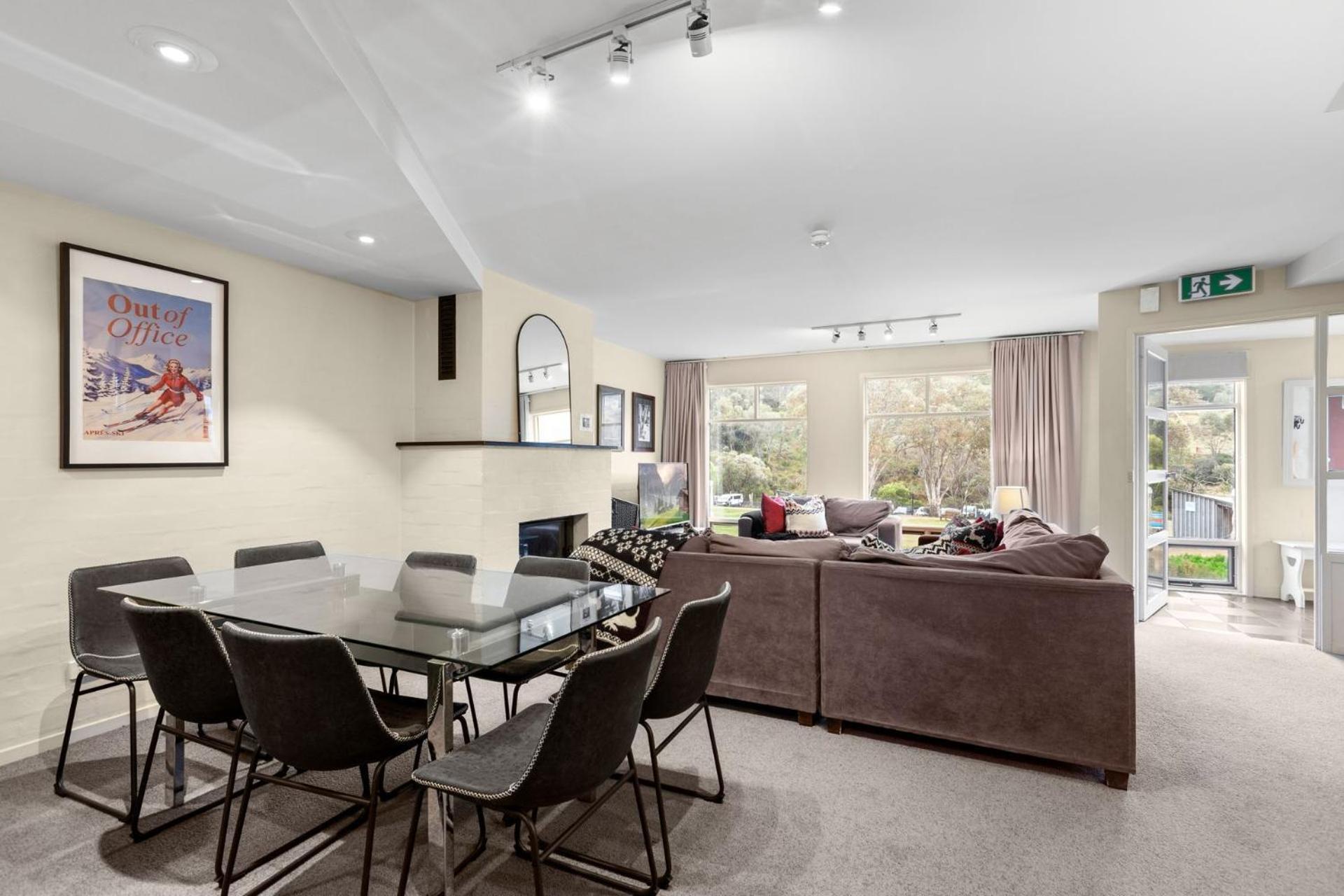 Village Green 2 Bedroom Loft Townhouse With Views Fireplace And Garage Parking Thredbo Buitenkant foto