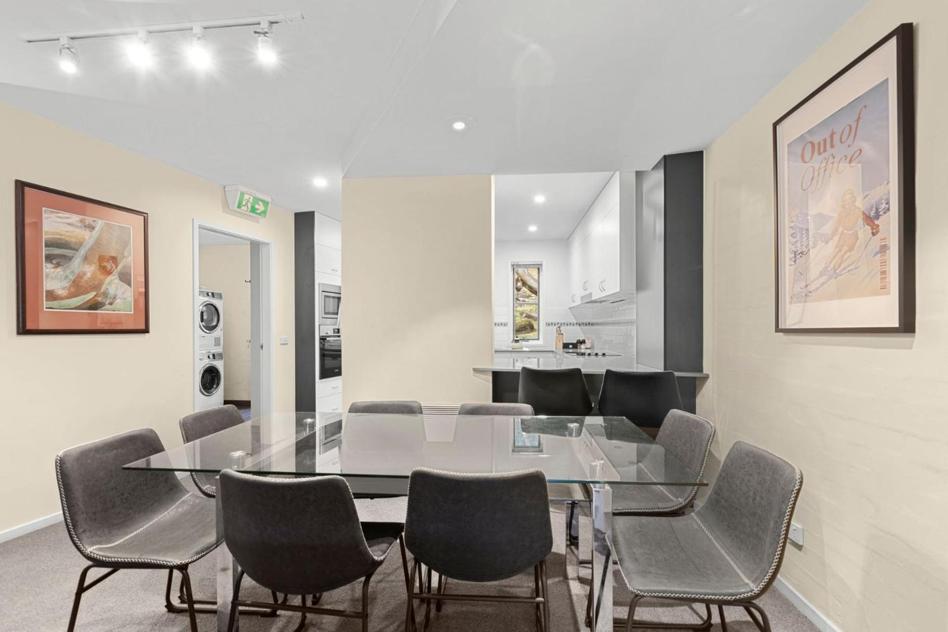 Village Green 2 Bedroom Loft Townhouse With Views Fireplace And Garage Parking Thredbo Buitenkant foto